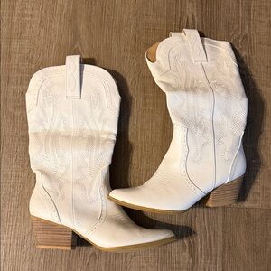 White Women's Western Cowboy Boots - Classic Stitch Detail